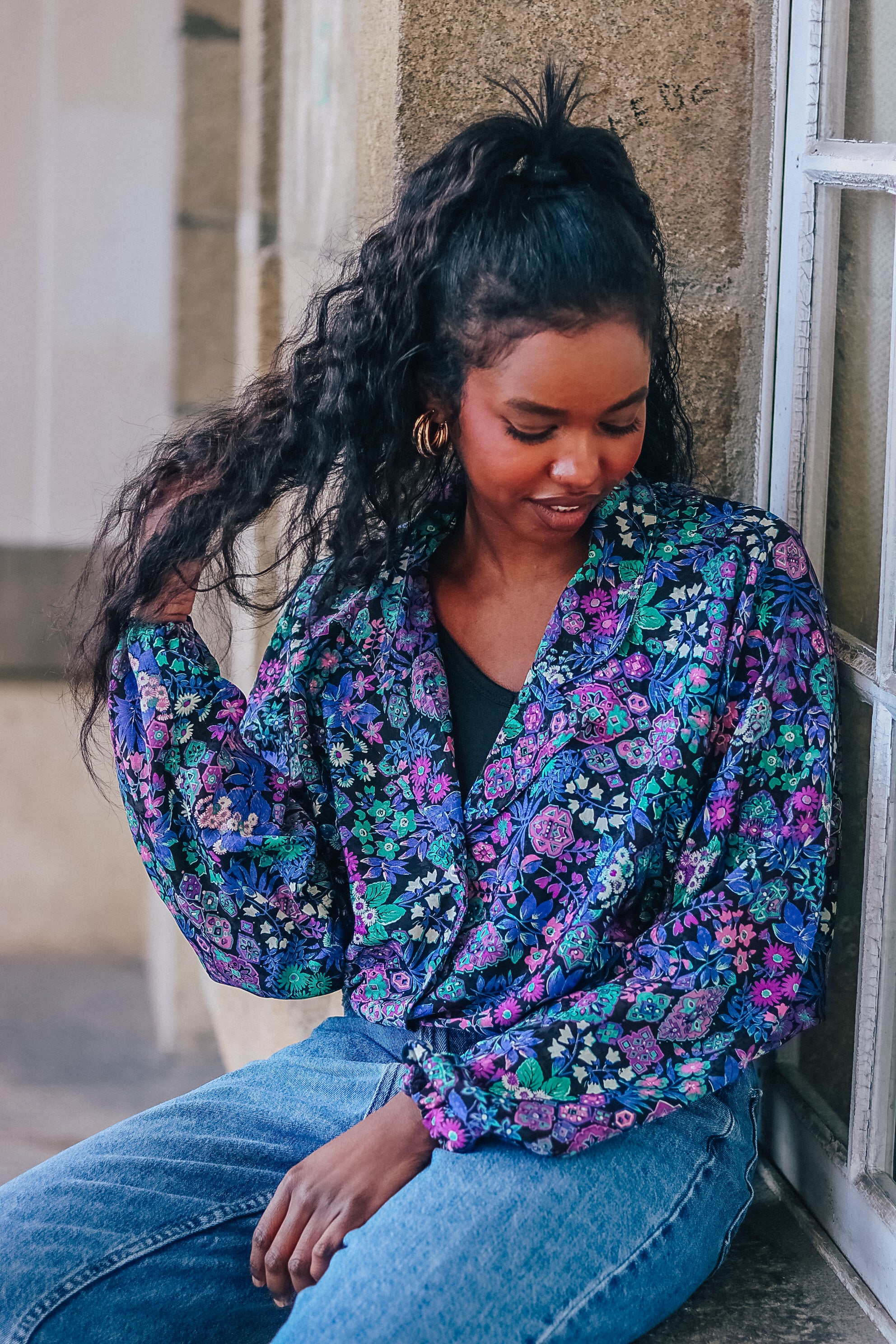 Chemise bomba portée par modèle femme