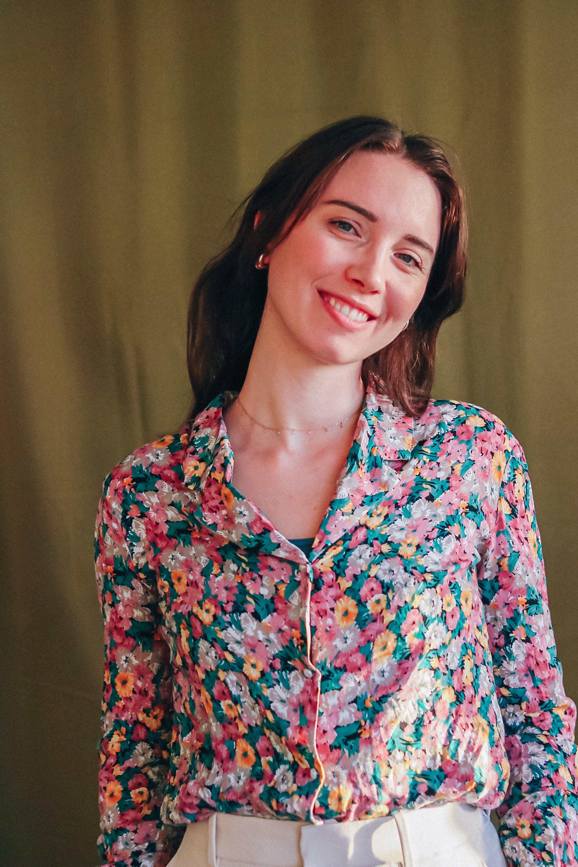 chemise Priya portée en viscose fleurie