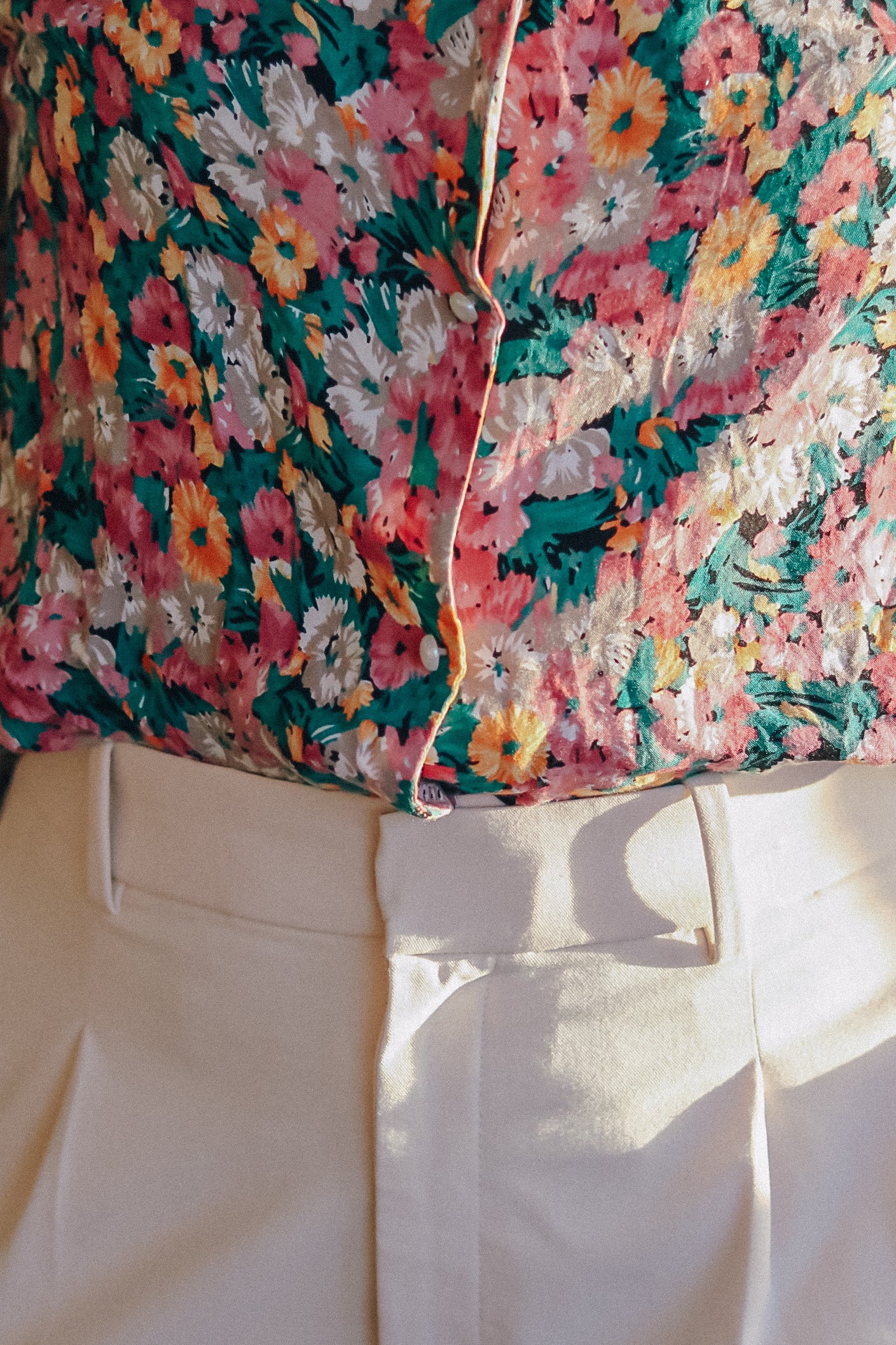 Chemise priya portée avec tissu viscose à fleurs