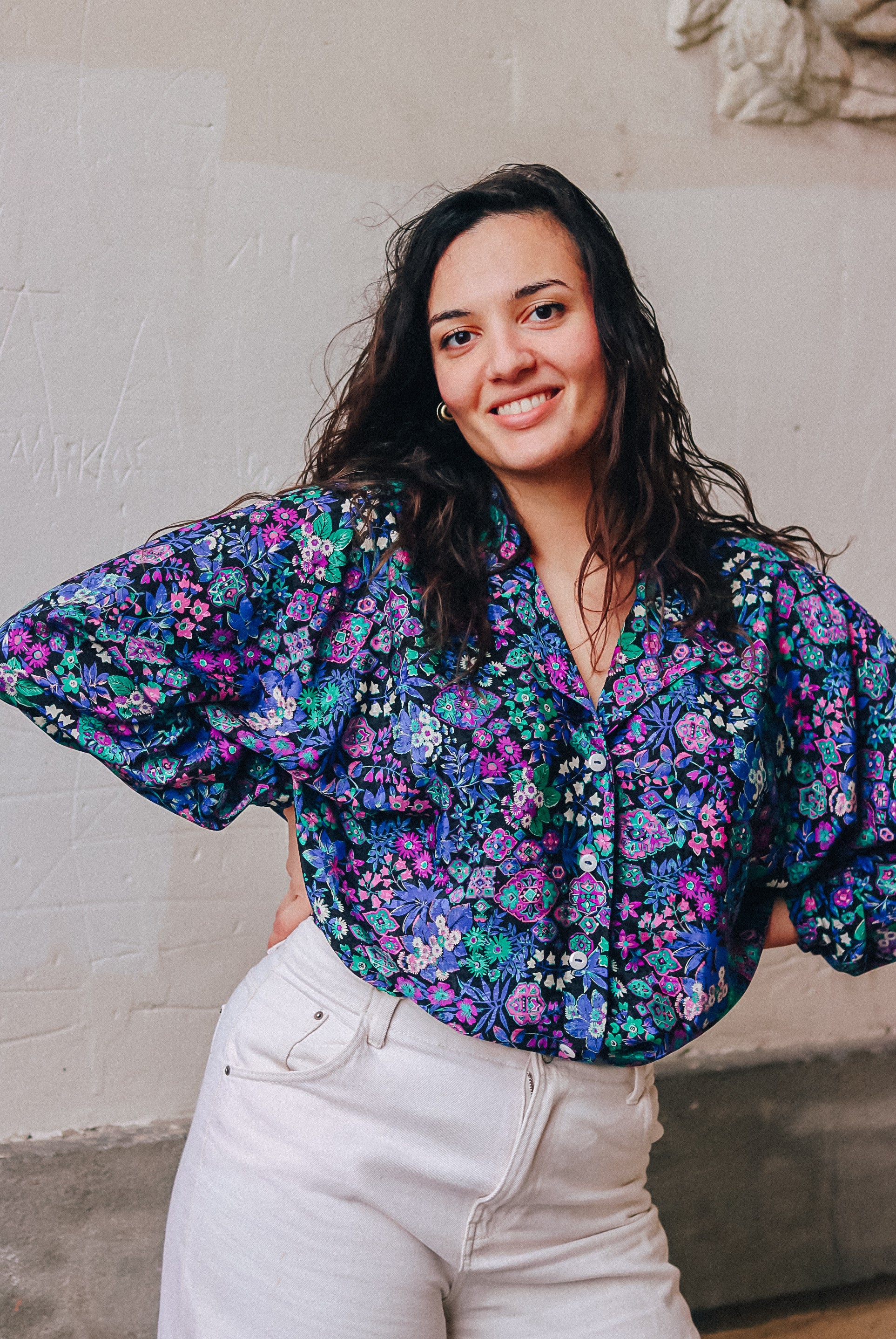 patron de couture pour femme, allure la chemise bomba dans un tissu upcyclé